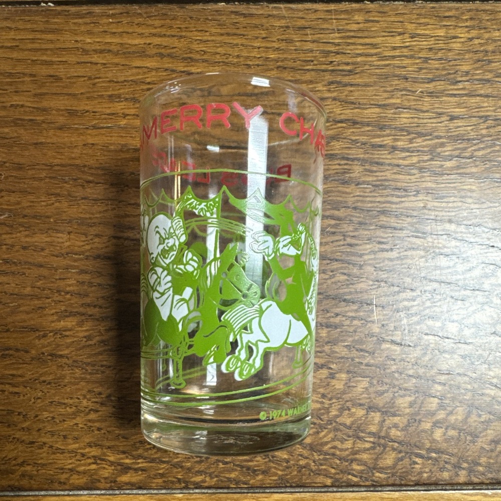 Vintage 1974 *Bugs Leads a Merry Chase* Glass w/ Embossed Porky Pig on Bottom‎
